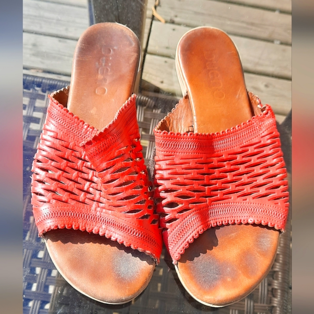 Bueno red leather flat sandals size 37